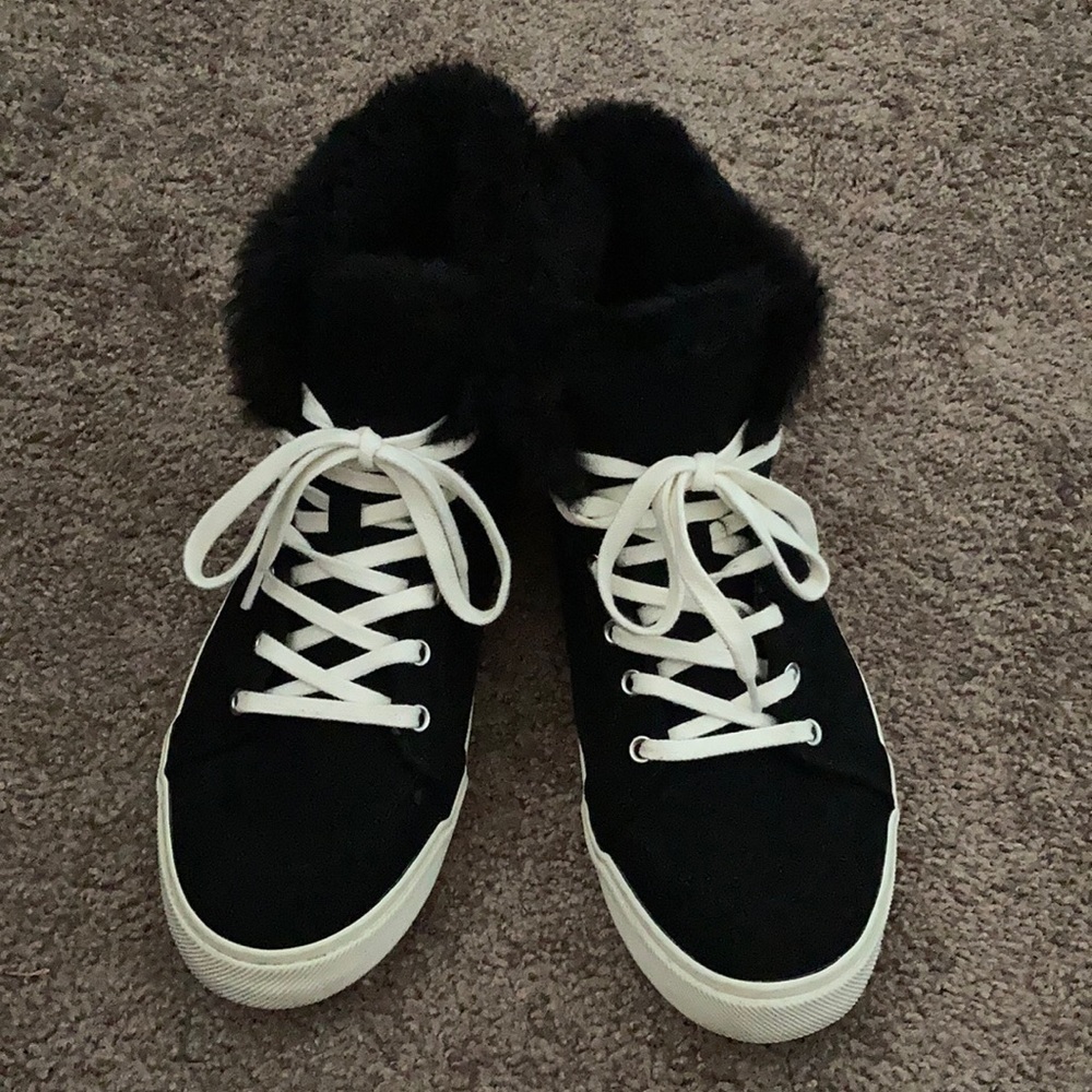 Black Hightop Shoes with Fur
